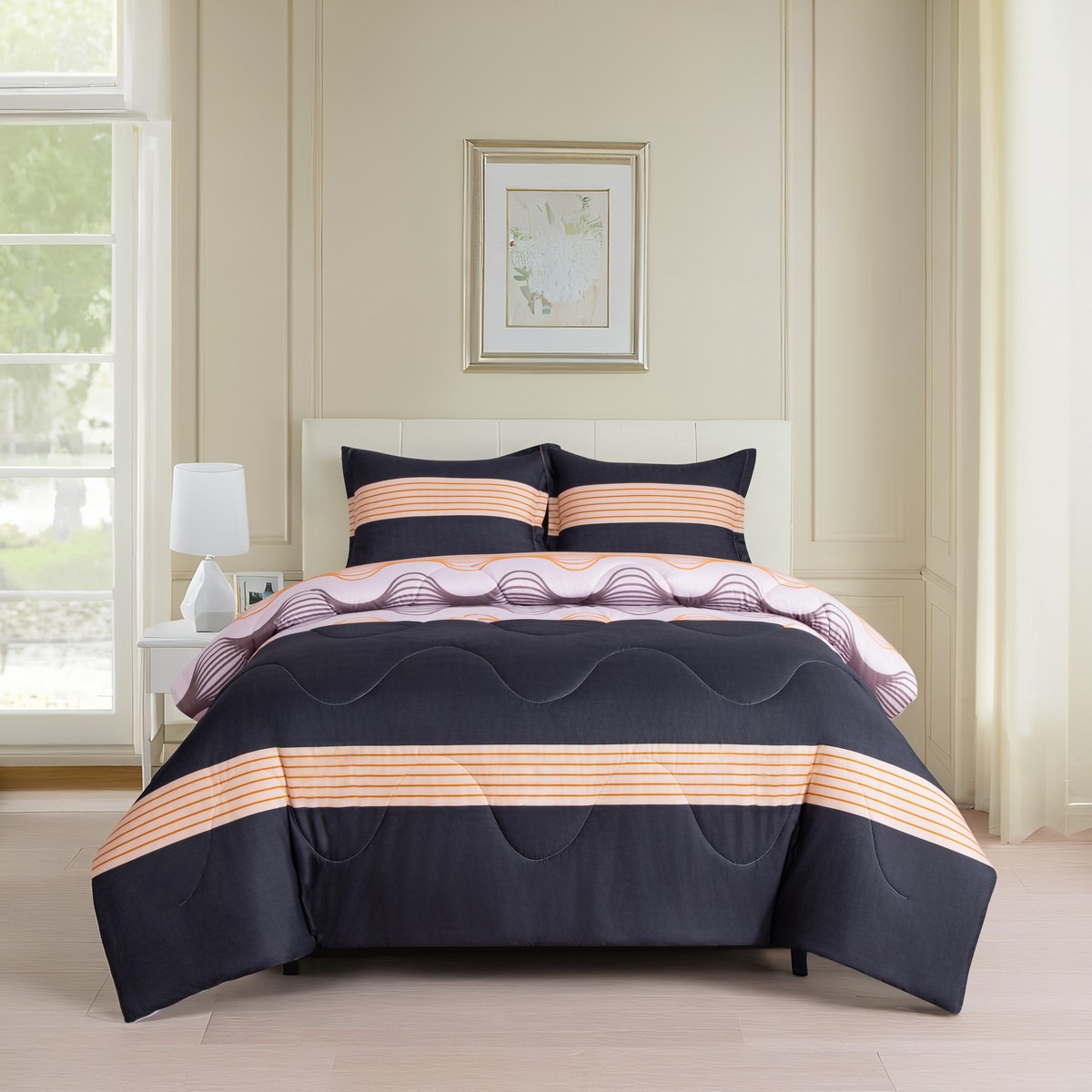 ooraanzicht van het Emma 4-seizoenendekbed zonder overtrek met golvend stikselpatroon en bijpassende kussenslopen.